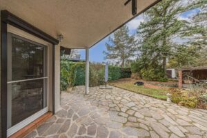 Terrasse mit Gartenblick