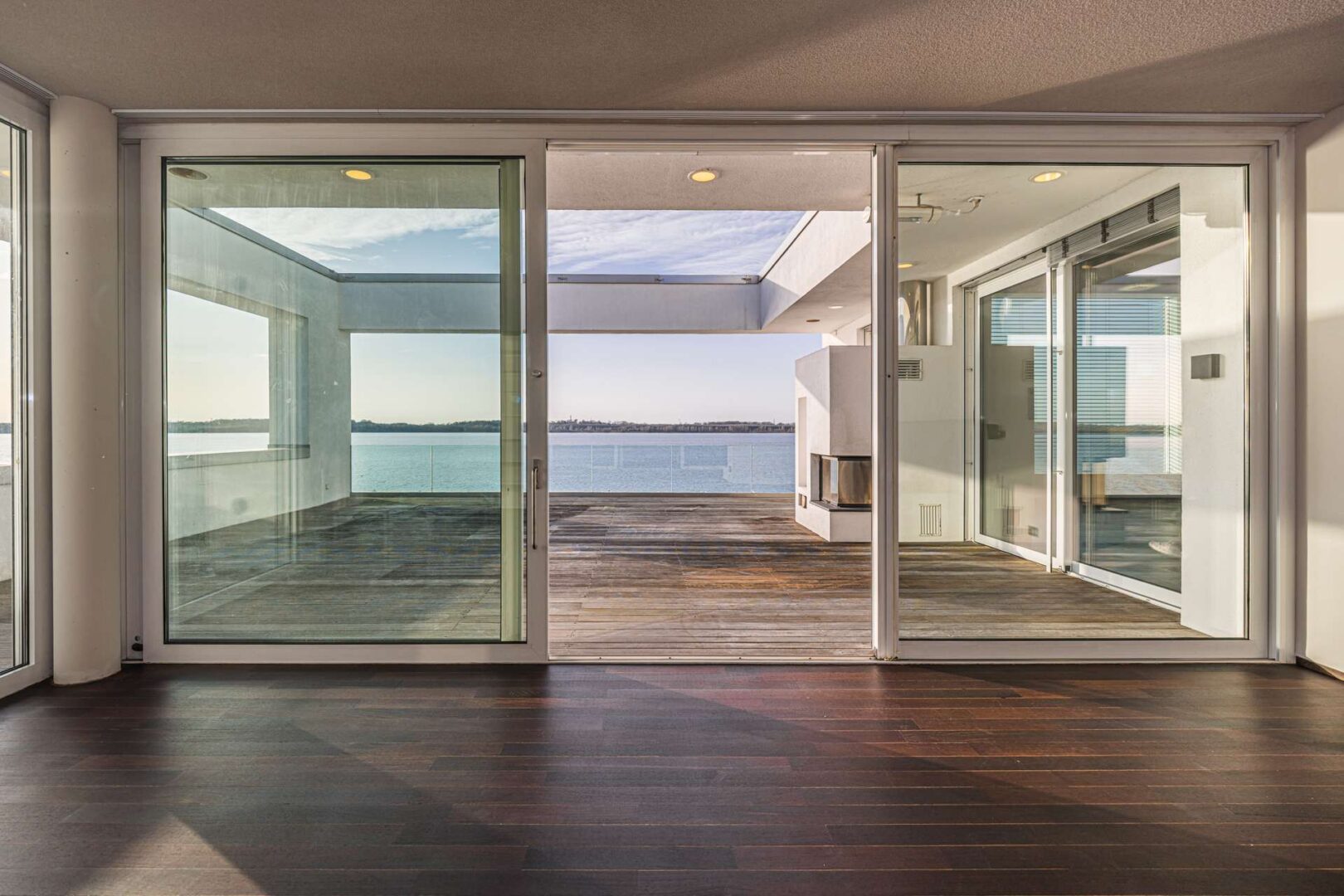 Terrasse mit Außenkamin